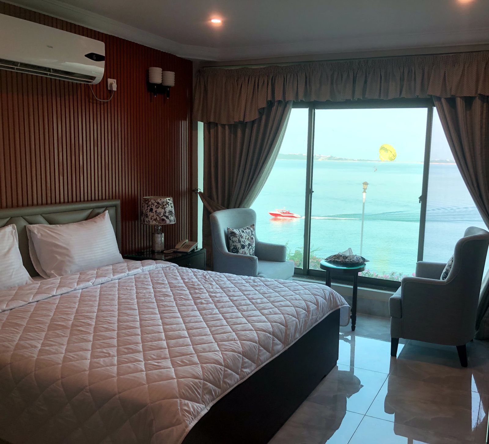 Lake View Rooms
